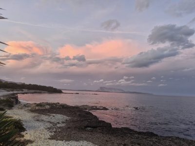 Spiaggia Cala D'Ambra San Teodoro, Sardegna в октябре — фото погоды (2025-10-25)