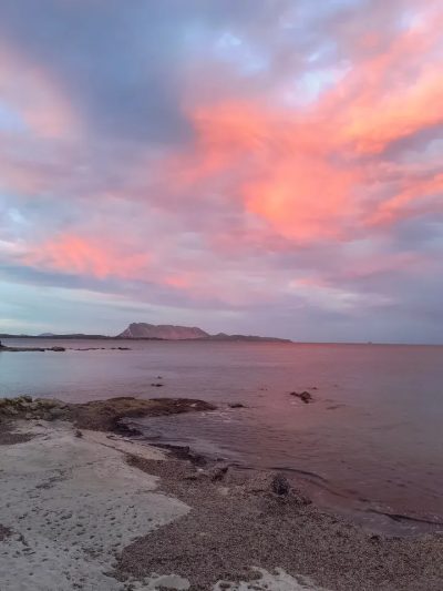 Spiaggia Cala D'Ambra San Teodoro, Sardegna в ноябре — фото погоды (2025-11-21)