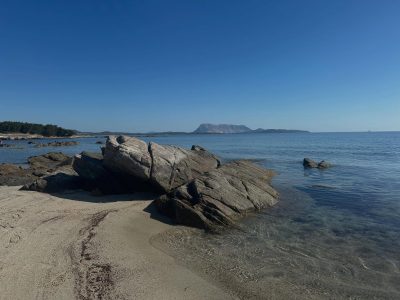 Spiaggia Cala D'Ambra San Teodoro, Sardegna в июне — фото погоды (2026-06-20)