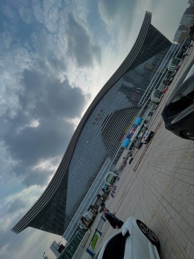 New Century Global Center в августе — фото погоды (2025-08-28)