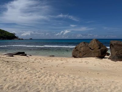 Anse Takamaka, Seychelles в декабре — фото погоды (2025-12-31)