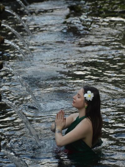 Pura Tirta Empul в апреле — фото погоды (2026-04-28)