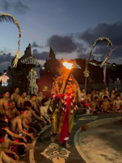 Kecak & Fire Dance Uluwatu в августе — фото погоды (2025-08-29)