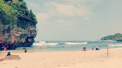 Pantai Drini, Gunung Kidul, Jogjakarta в апреле — фото погоды (2026-04-09)