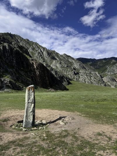 Петроглифы урочища Калбак-Таш в октябре — фото погоды (2025-10-01)