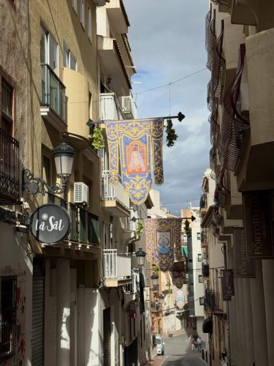 Old Town Square, Benidorm в январе — фото погоды (2026-01-27)