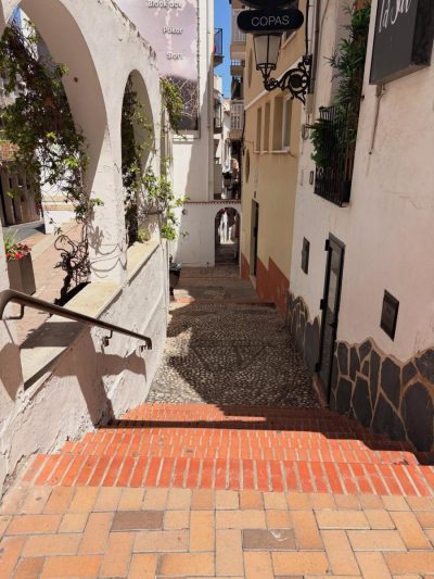 Old Town Square, Benidorm в апреле — фото погоды (2026-04-27)