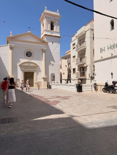 Old Town Square, Benidorm в апреле — фото погоды (2026-04-27)
