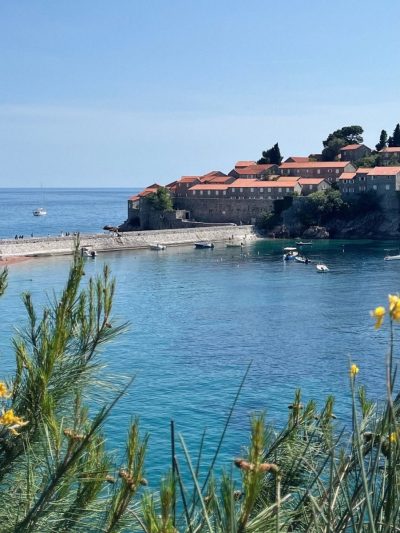 Sveti Stefan, Montenegro в июне — фото погоды (2026-06-23)