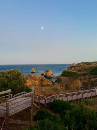 Praia dos Estudantes, Lagos в апреле — фото погоды (2026-04-15)