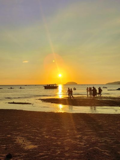 Tanjung Aru Beach в апреле — фото погоды (2026-04-23)