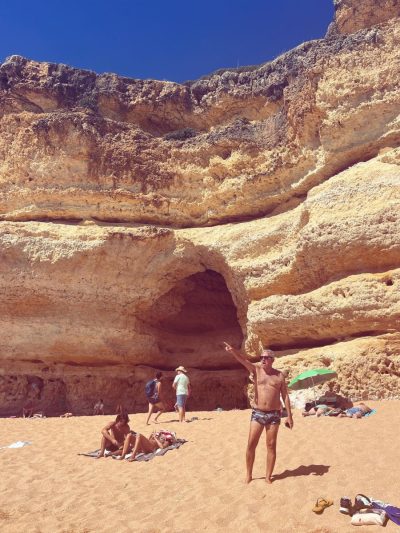 Praia da Coelha в сентябре — фото погоды (2025-09-22)