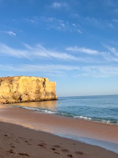 Praia da Coelha в сентябре — фото погоды (2025-09-27)