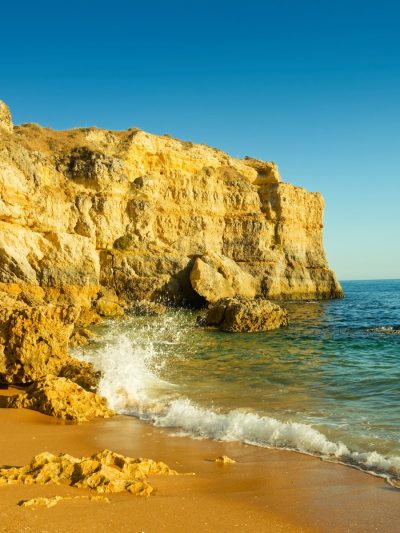 Praia da Coelha в октябре — фото погоды (2025-10-25)