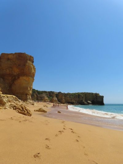 Praia da Coelha в апреле — фото погоды (2026-04-26)