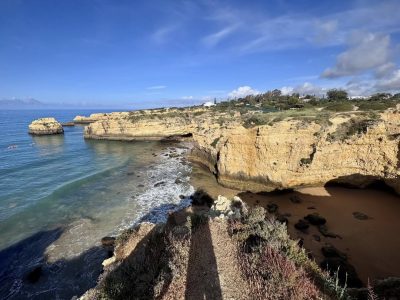 Praia da Coelha в мае — фото погоды (2026-05-17)