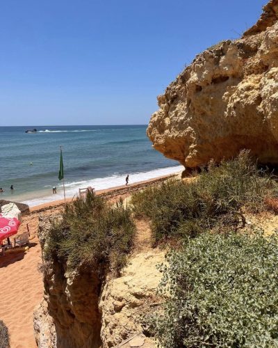 Praia da Coelha в июле — фото погоды (2026-07-06)