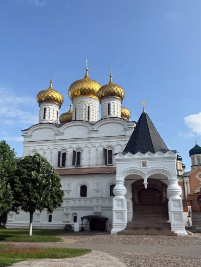 Ипатьевский монастырь в октябре — фото погоды (2025-10-31)