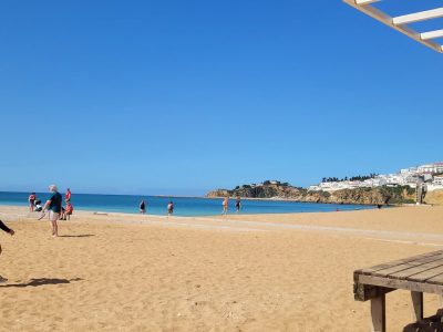 Praia dos Pescadores в апреле — фото погоды (2026-04-24)