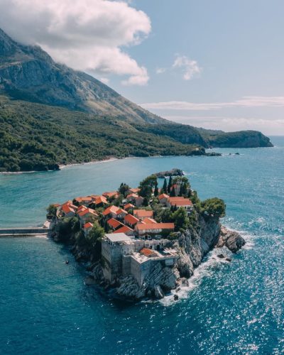 Aman Sveti Stefan в апреле — фото погоды (2026-04-28)