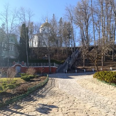 Успенский Псково-Печерский Монастырь в марте — фото погоды (2026-03-23)