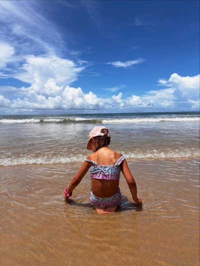 Small Sandy Beach в октябре — фото погоды (2025-10-11)