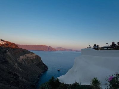 Mystique, a Luxury Collection Hotel, Santorini — фото погоды в июле (2026-07-04)