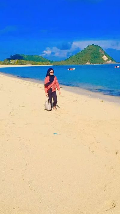 Pantai Kuta Mandalika, Lombok Tengah, Ntb в апреле — фото погоды (2026-04-22)