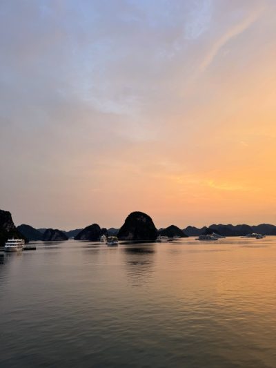 Hạ Long Bay - Vịnh Hạ Long в июле — фото погоды (2026-07-04)