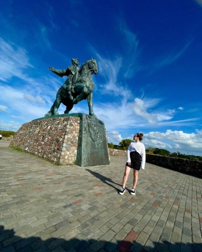 Памятник Императрице Елизавете Петровне в августе — фото погоды (2024-08-31)