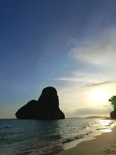 Pranang Cave, Railey Beach, Krabi ถำ้พระนาง ไร่เลย в июле — фото погоды (2026-07-10)