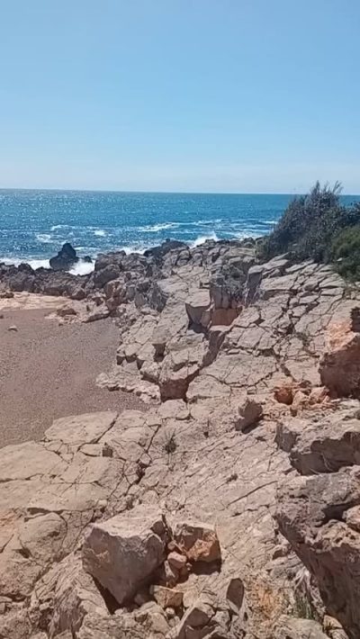 Plaža Ploče Budva в апреле — фото погоды (2025-04-18)