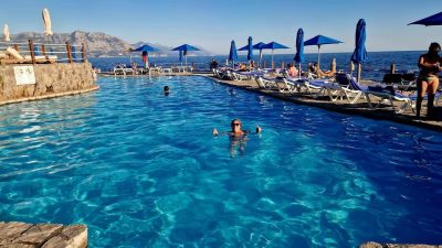 Plaža Ploče Budva в сентябре — фото погоды (2025-09-26)