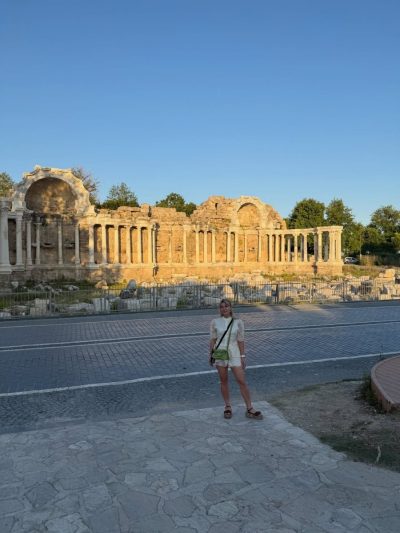 Side Antik Tiyatro в июне — фото погоды (2026-06-04)