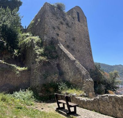 Castello Della Rocca в мае — фото погоды (2026-05-04)