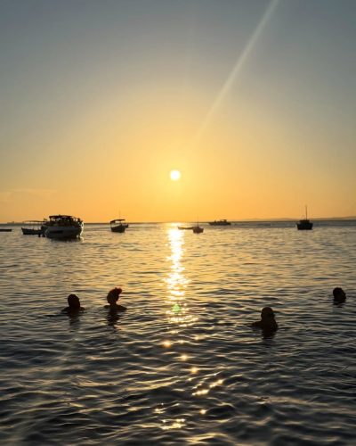 Praia Porto da Barra beach в июле — фото погоды (2026-07-07)