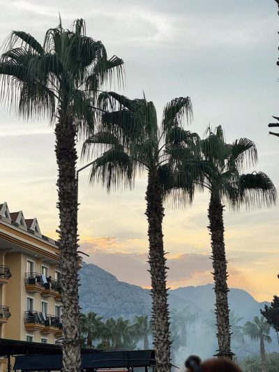 Antalya Kemer Çamyuva в октябре — фото погоды (2025-10-01)