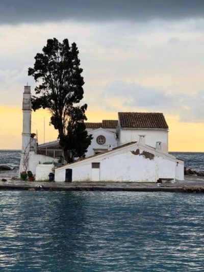 Vlacherna Monastery of Panayia в феврале — фото погоды (2026-02-11)