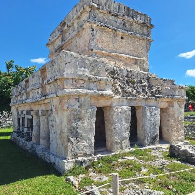 Tulum México Ruinas Mayas в апреле — фото погоды (2026-04-01)