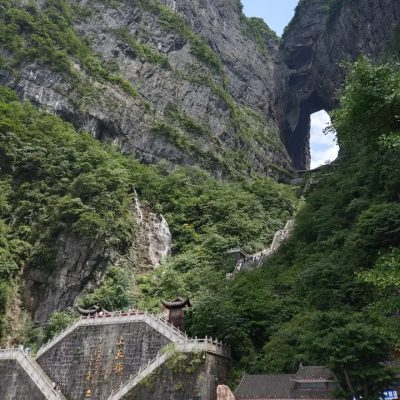 โชว์นางพญาจิ้งจอกขาว Tianmenshan ,zhangjiajie в июне — фото погоды (2025-06-13)