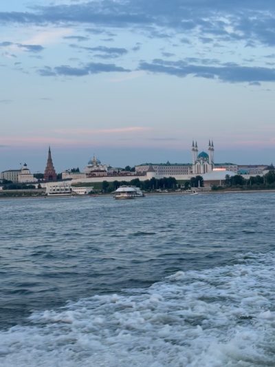 Кремлевская Набережная в июле — фото погоды (2026-07-12)