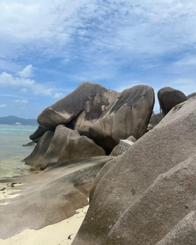 Anse Source D'argent - La Digue - Seychelles в апреле — фото погоды (2026-04-27)