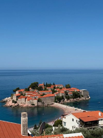 Beach Sveti Stefan, Montenegro в июле — фото погоды (2025-07-12)
